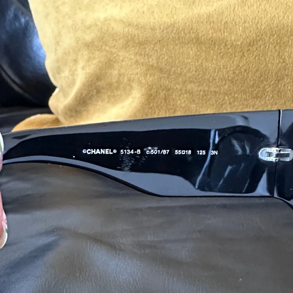 CHANEL Black Crystal-Embellished Sunglasses - Picture 4 of 11